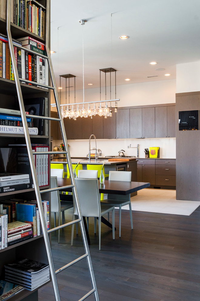 Example of a transitional kitchen design in Chicago