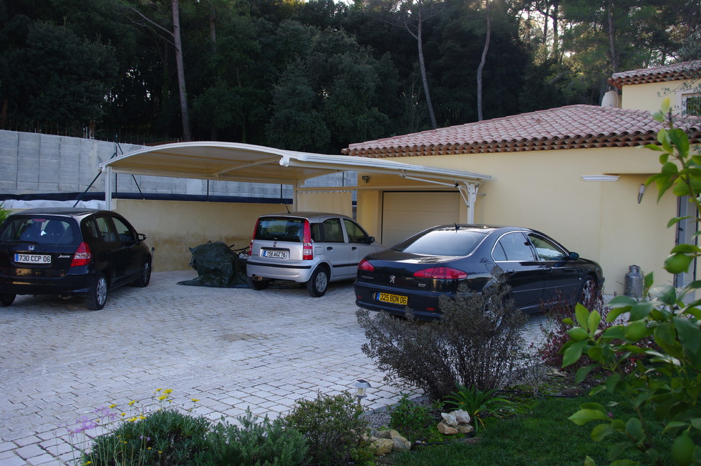 Photo of a large modern detached two-car carport in Paris.