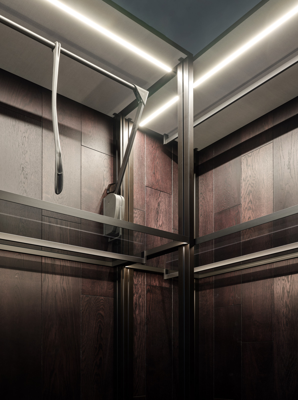 Стеклянная гардеробная система