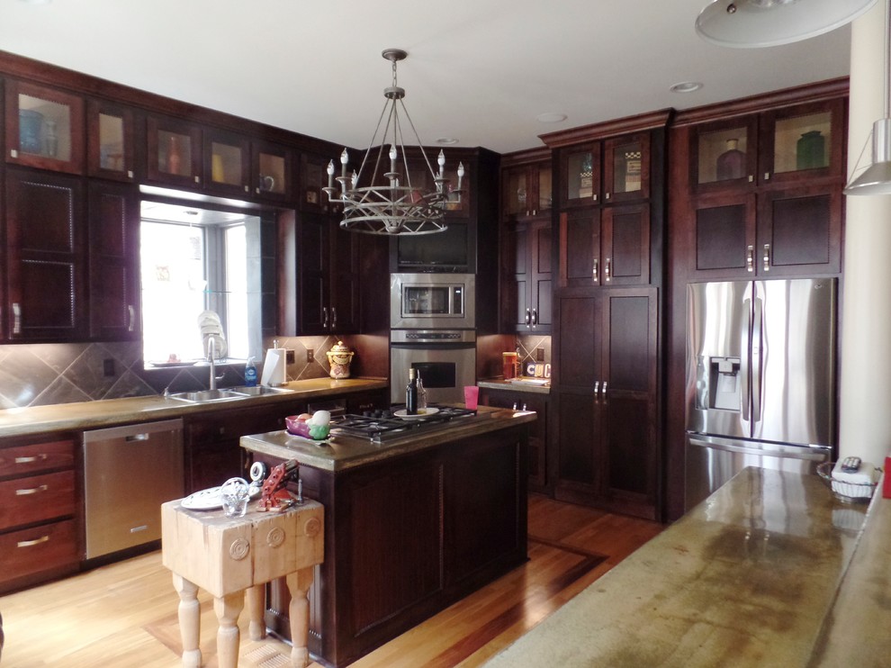 Kitchen - large transitional kitchen idea