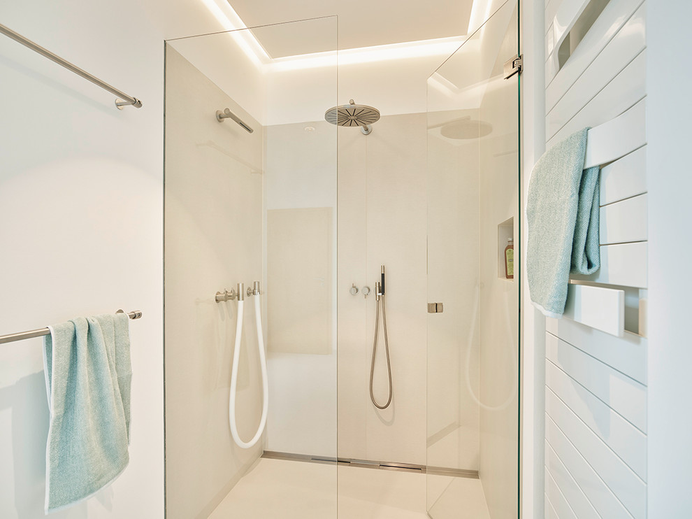 This is an example of a contemporary bathroom in Frankfurt.