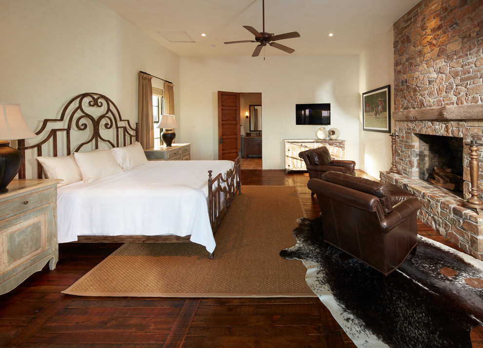 This is an example of a country bedroom in Houston.