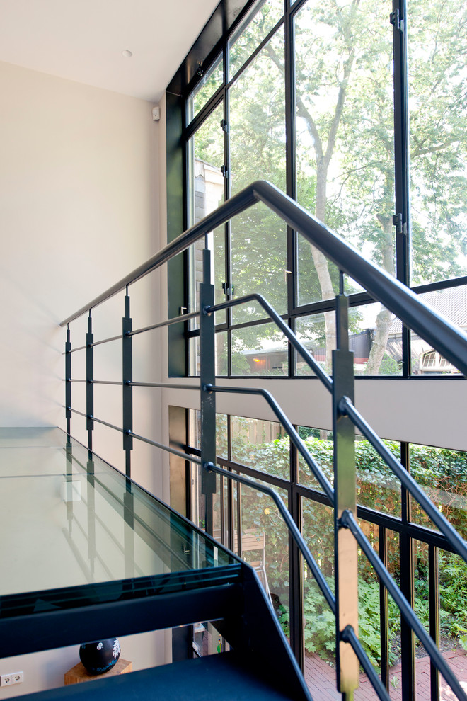 This is an example of a modern staircase in Amsterdam.