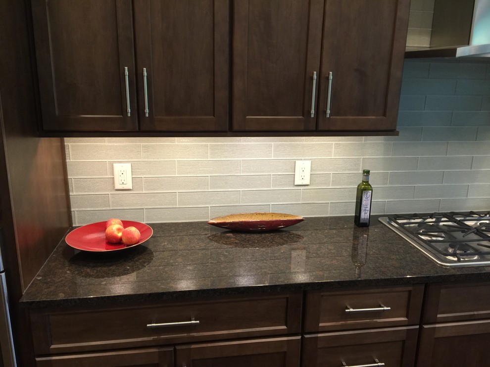 Example of a transitional kitchen design in Chicago
