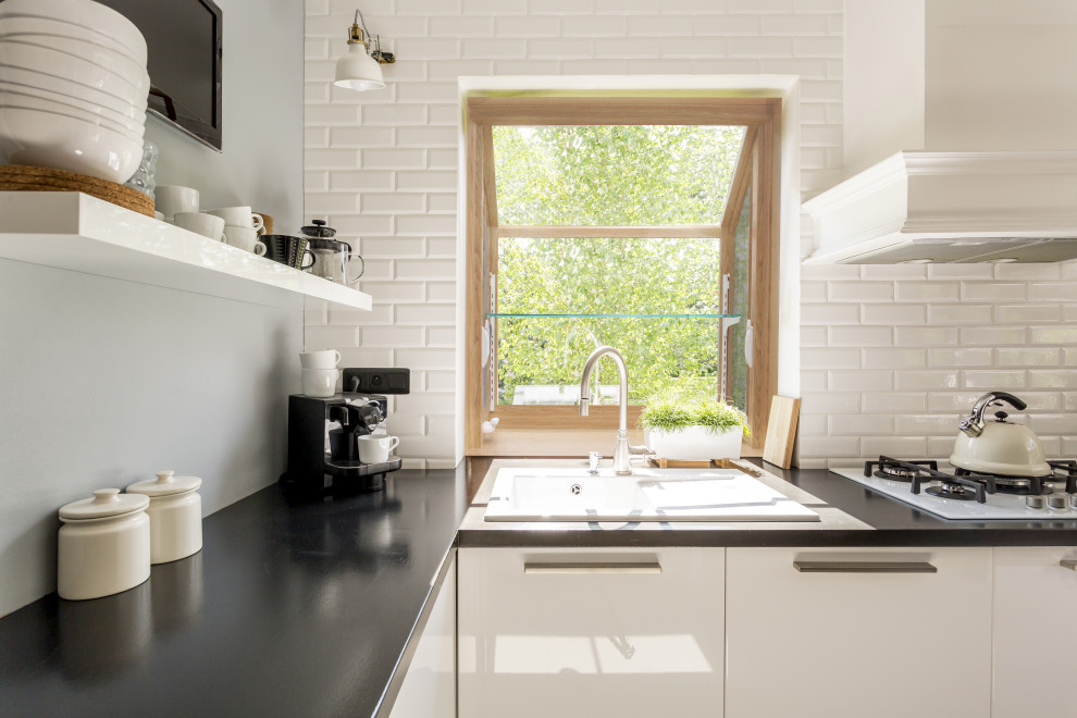 Kitchen - kitchen idea in Denver