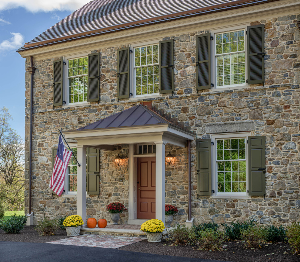 Cottage exterior home idea in Wilmington