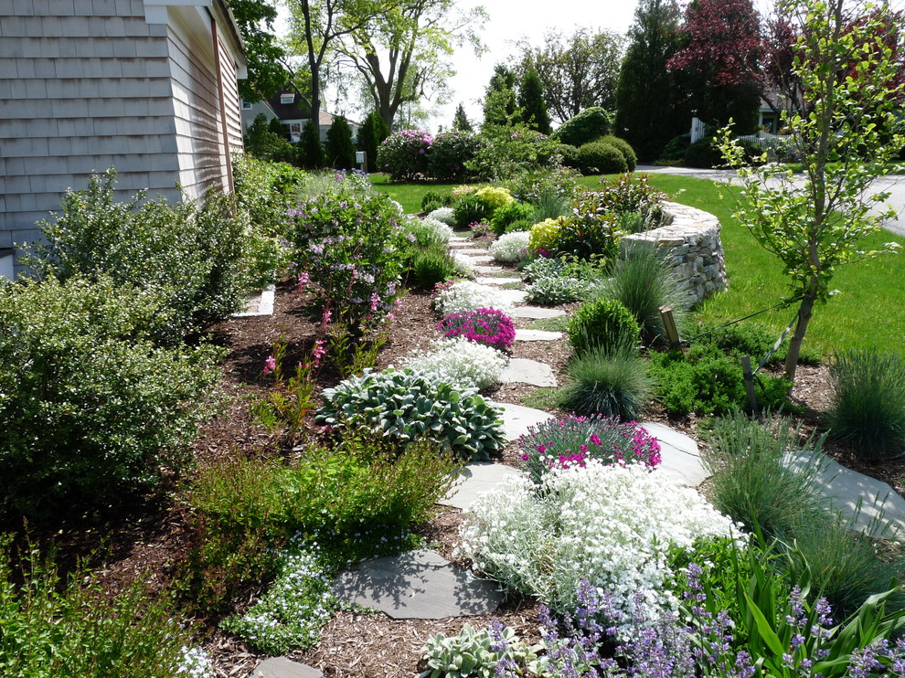 This is an example of a mid-sized traditional backyard full sun formal garden in Louisville with a garden path and mulch.