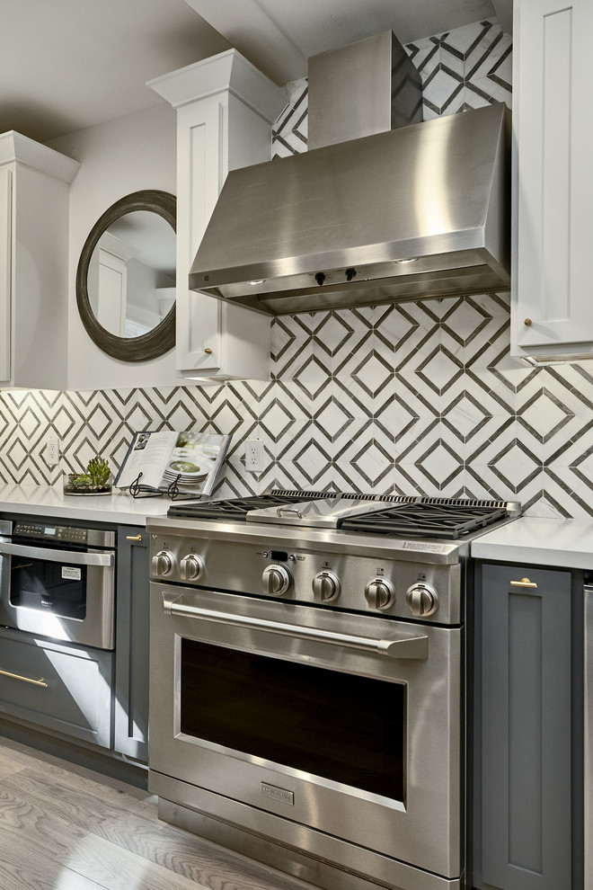 Beach style kitchen photo in New Orleans