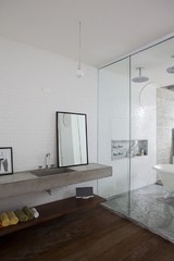 Interior / 