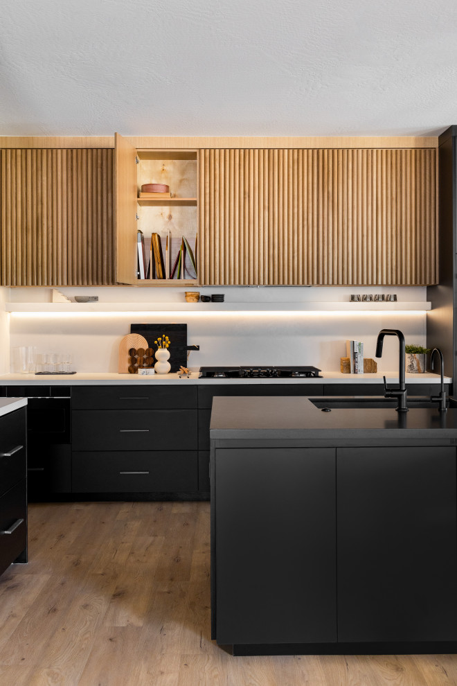 Kitchen - modern kitchen idea in Phoenix