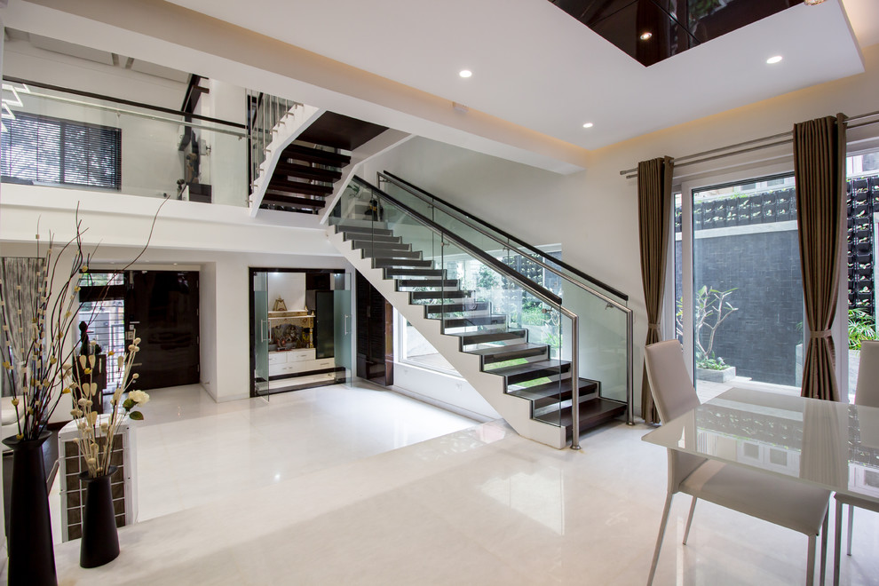 Design ideas for a large contemporary staircase in Bengaluru.