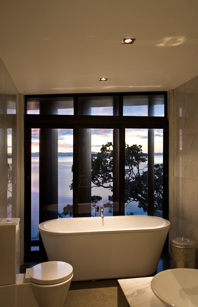 Photo of a modern bathroom in Auckland.