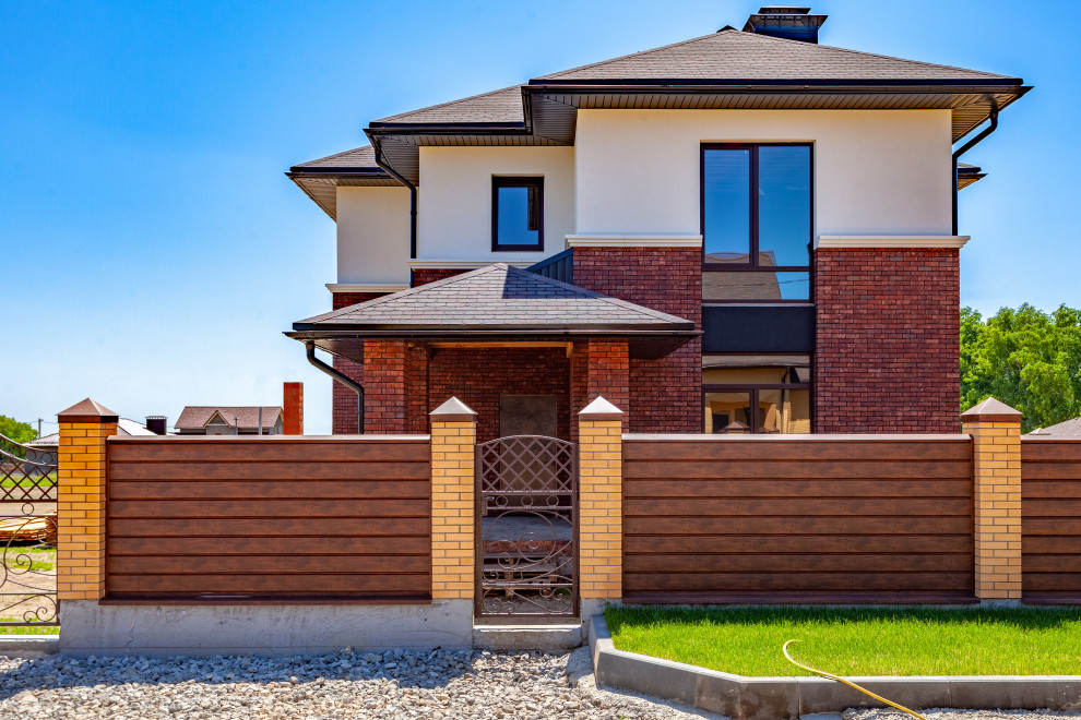 Фасады домов в поселке " Дубровка"