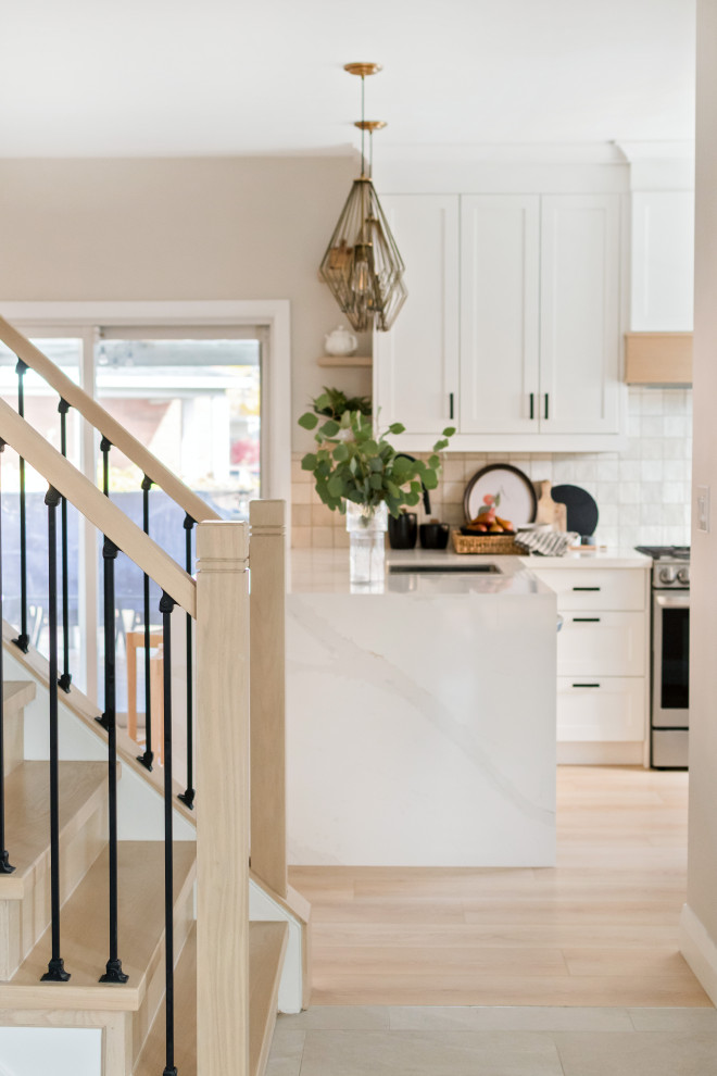 Transitional home design photo in Toronto