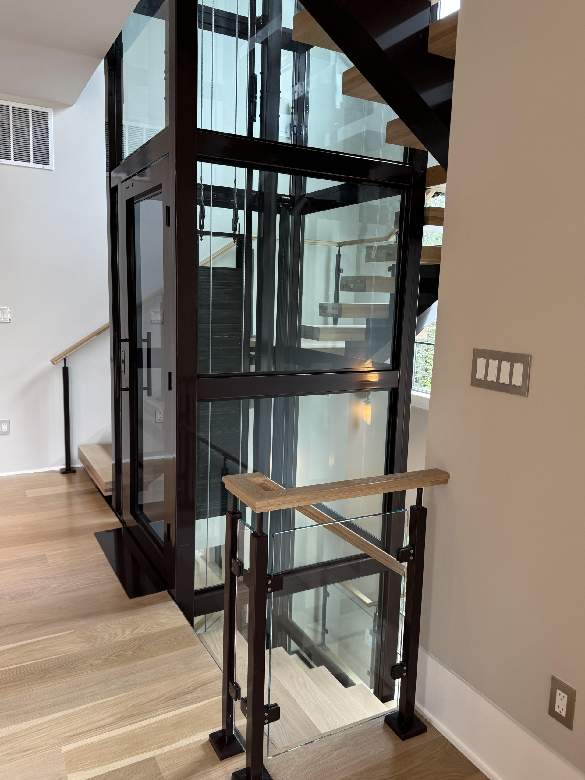136_Modern Mono-Beam Encircling Glass Elevator, Bethesda, MD 20814