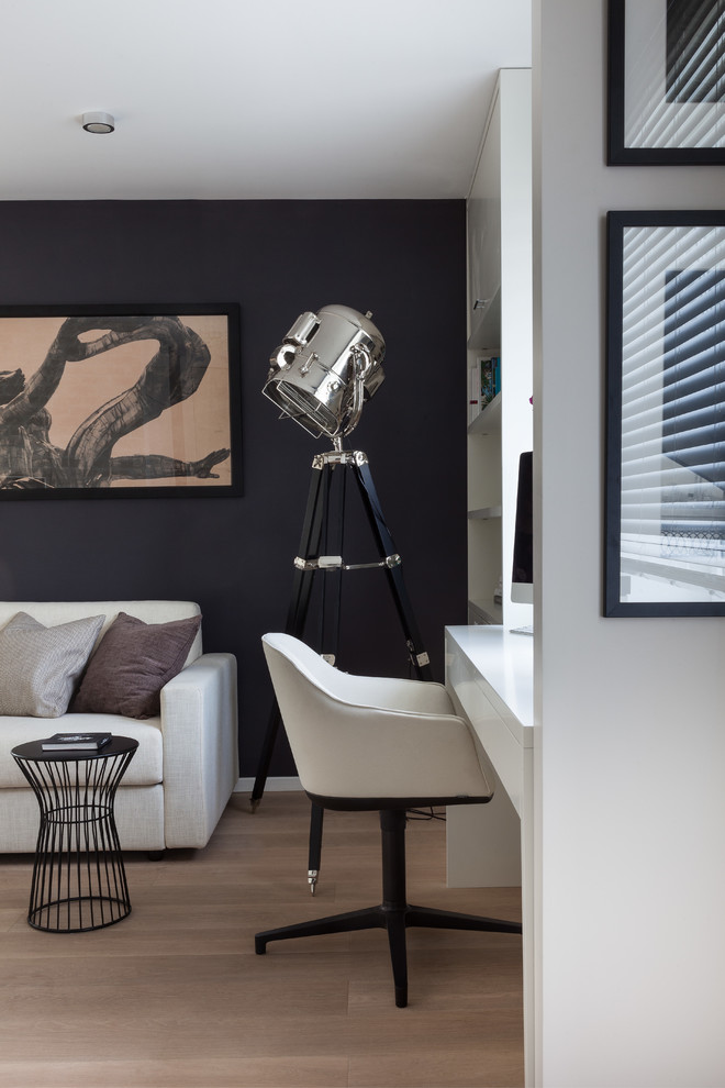 Много света