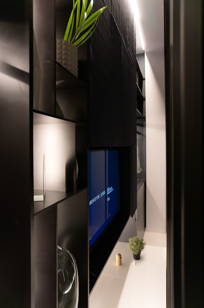 Пещера под водопадом