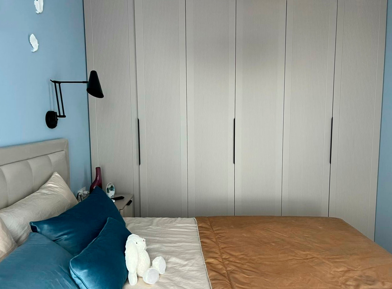 Встроенные распашные шкафы