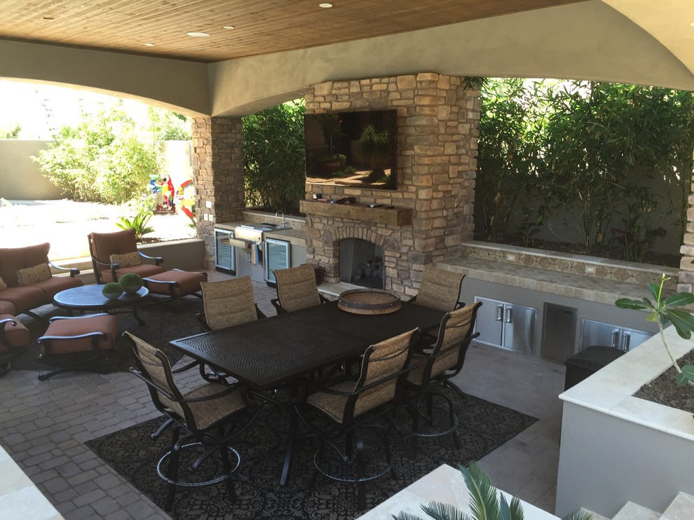 Design ideas for a transitional patio in Phoenix.