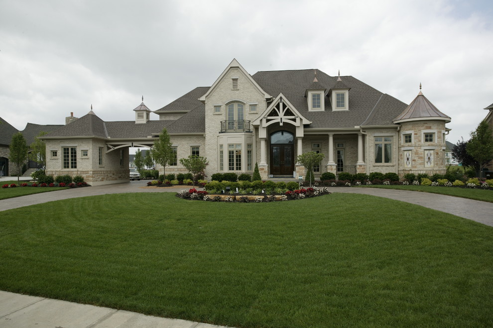 Inspiration for a traditional exterior in Cincinnati.