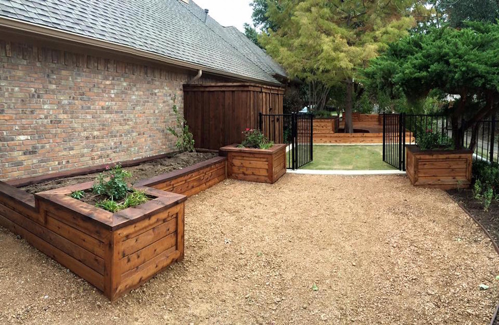 Large traditional side yard patio in Dallas with a container garden, decomposed granite and no cover.