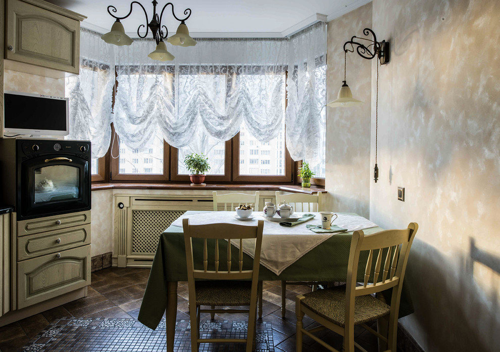 Design ideas for a mid-sized traditional home design in Moscow.