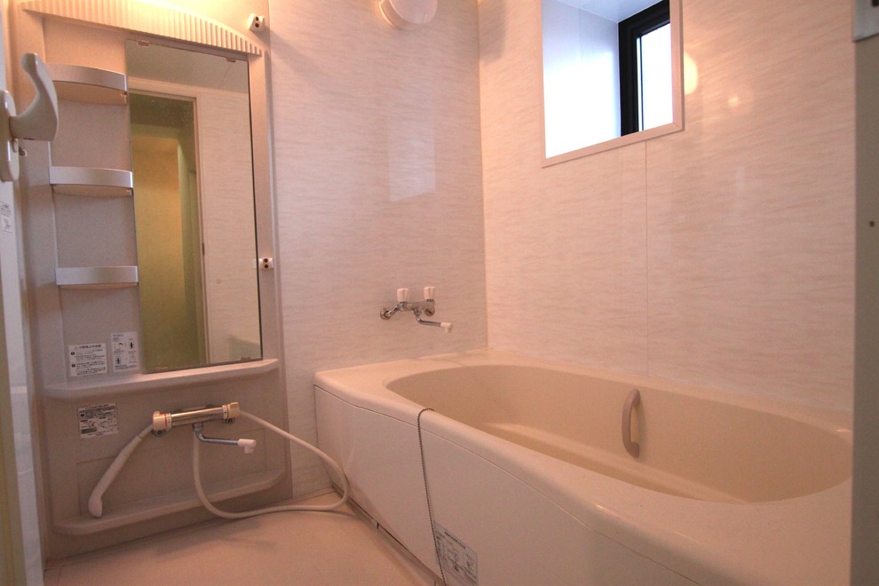 東京23区にあるインダストリアルスタイルのおしゃれな浴室の写真
