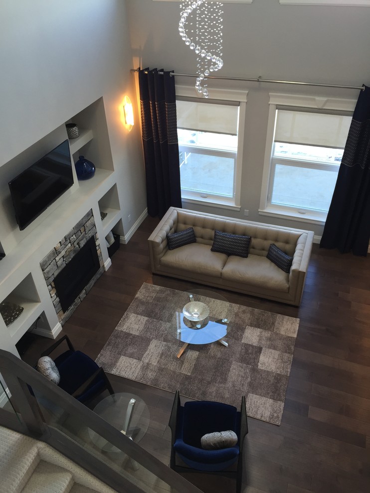 Example of a minimalist living room design in Calgary