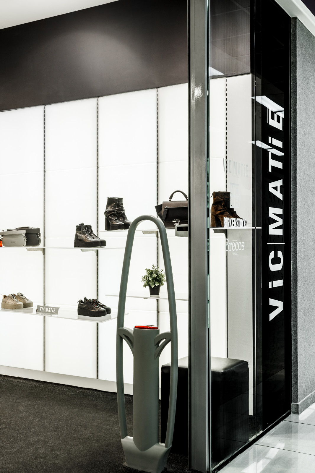 Магазин мультибрендовой обуви VIC MATIE (ТРК "Сити Центр")