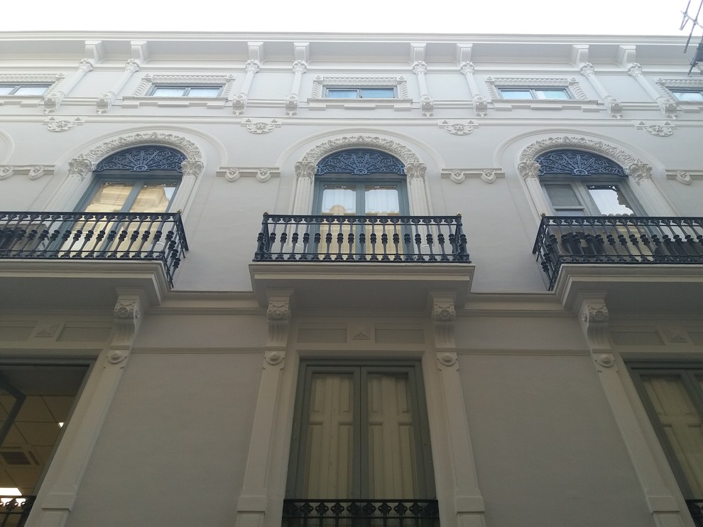 Restauración de fachada en el Colegio de farmacéuticos de Valencia