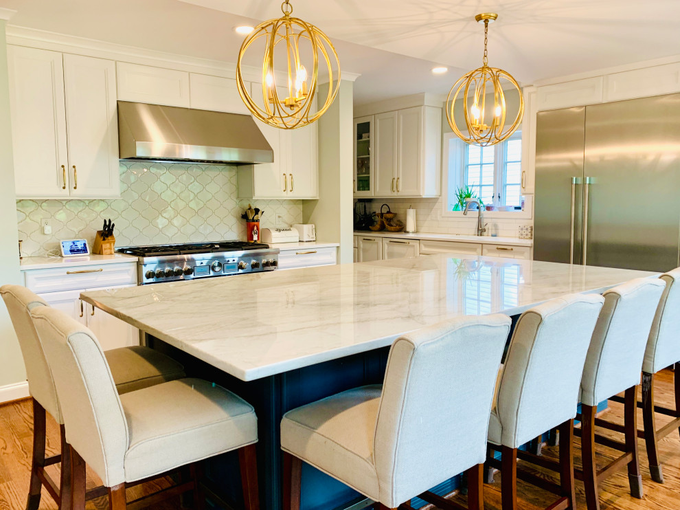 Inspiration for a transitional kitchen remodel in St Louis