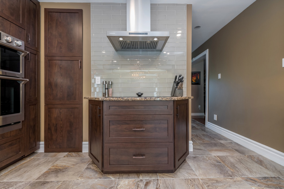 Elegant kitchen photo in Toronto