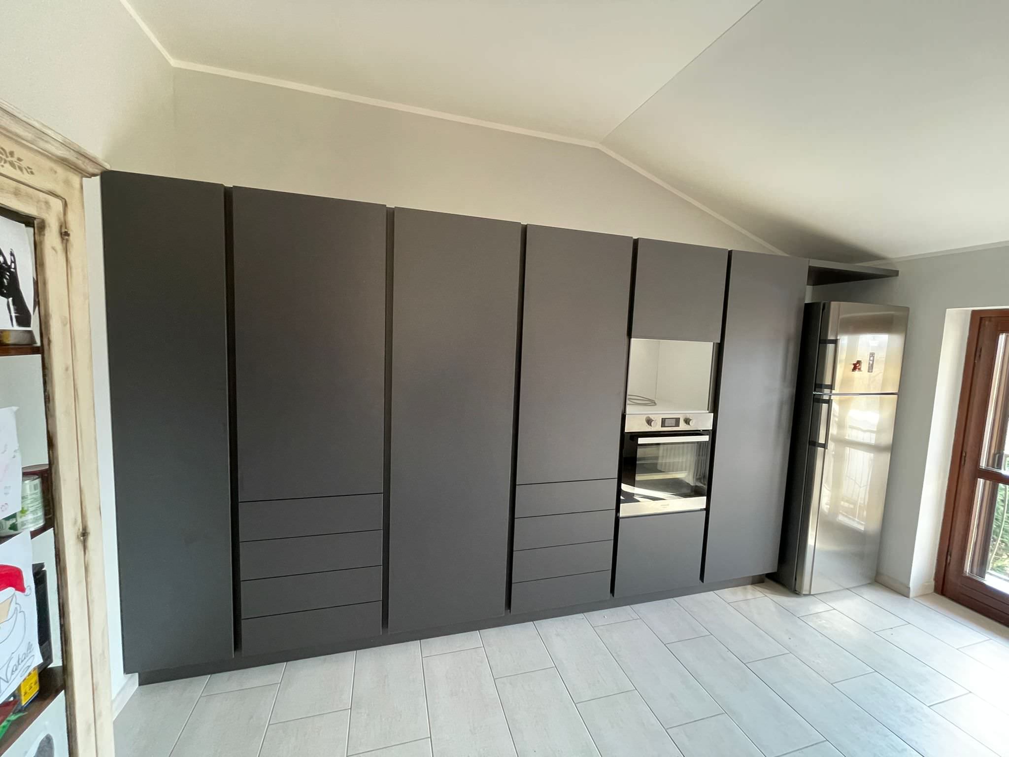 Cucina Carbon e Laccato Cenere