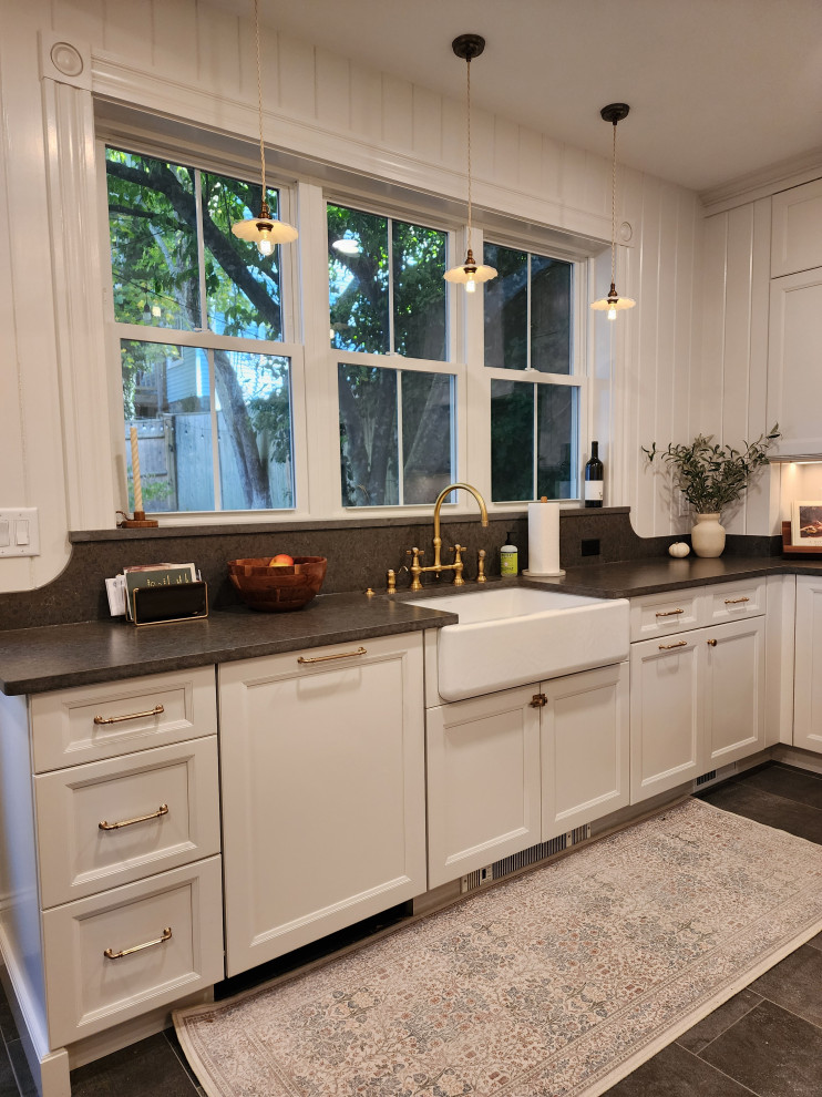 16831 - The Purrfect Kitchen