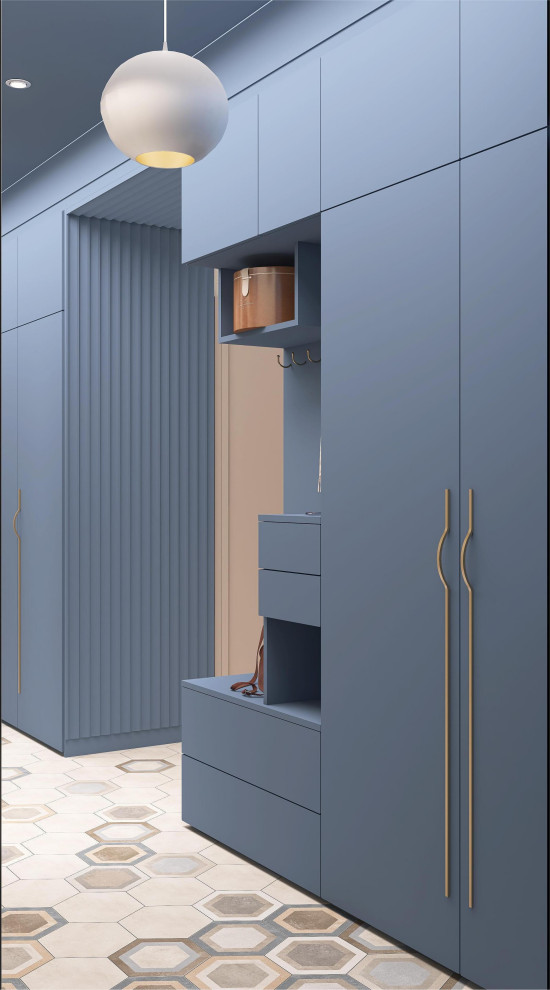 Коридор сложной архитектуры в 3-х комнатной квартире.