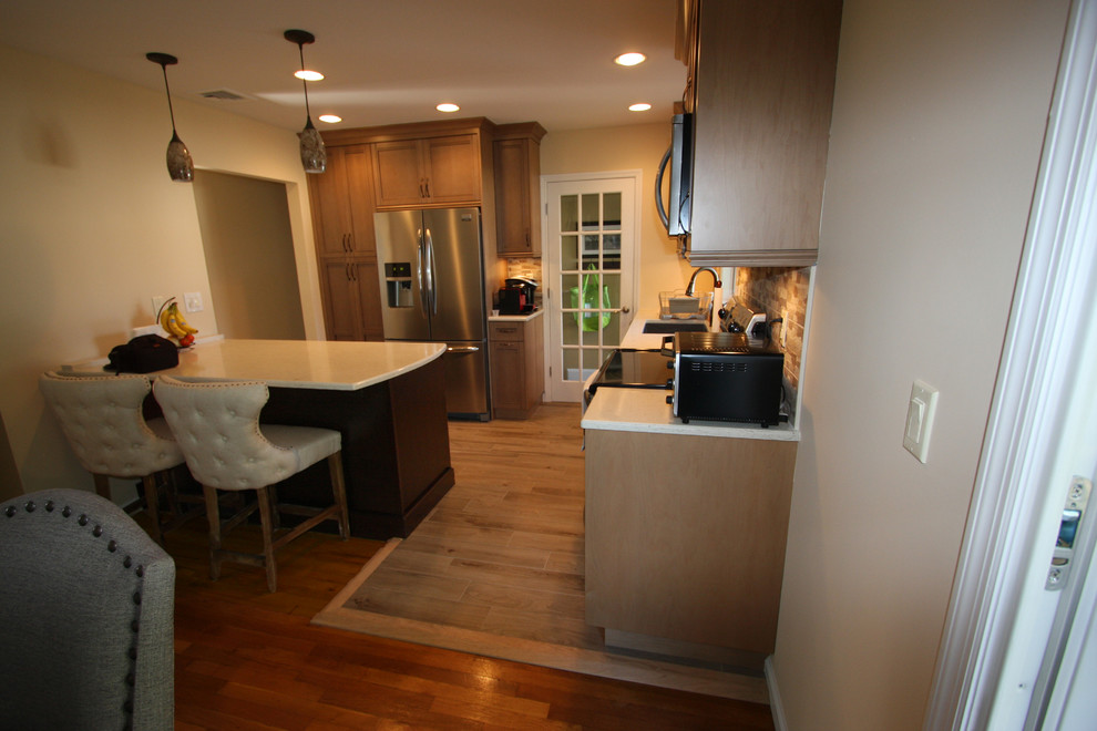 Kitchen - transitional kitchen idea in New York