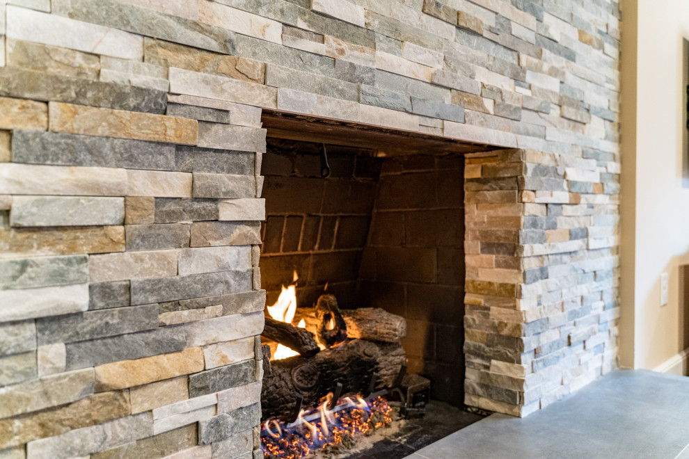 Transitional home design photo in Raleigh