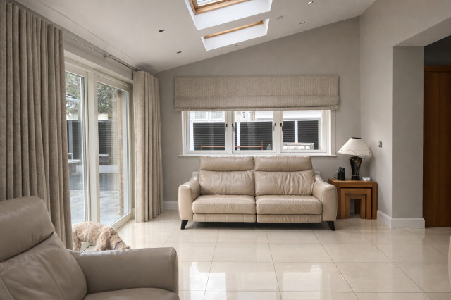 Beige wave curtains contemporary-vardagsrum