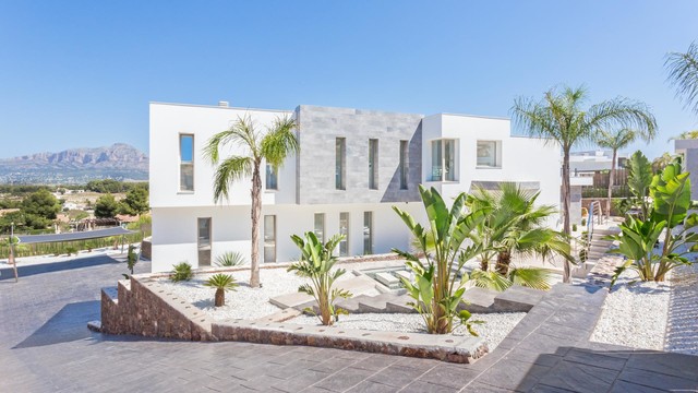 Villa Hermes modern-exterior