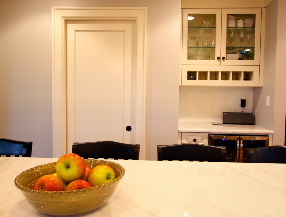Transitional kitchen photo in Omaha