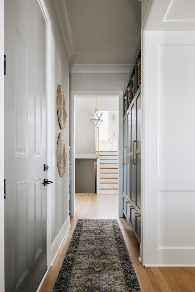 Example of a transitional home design design in Chicago