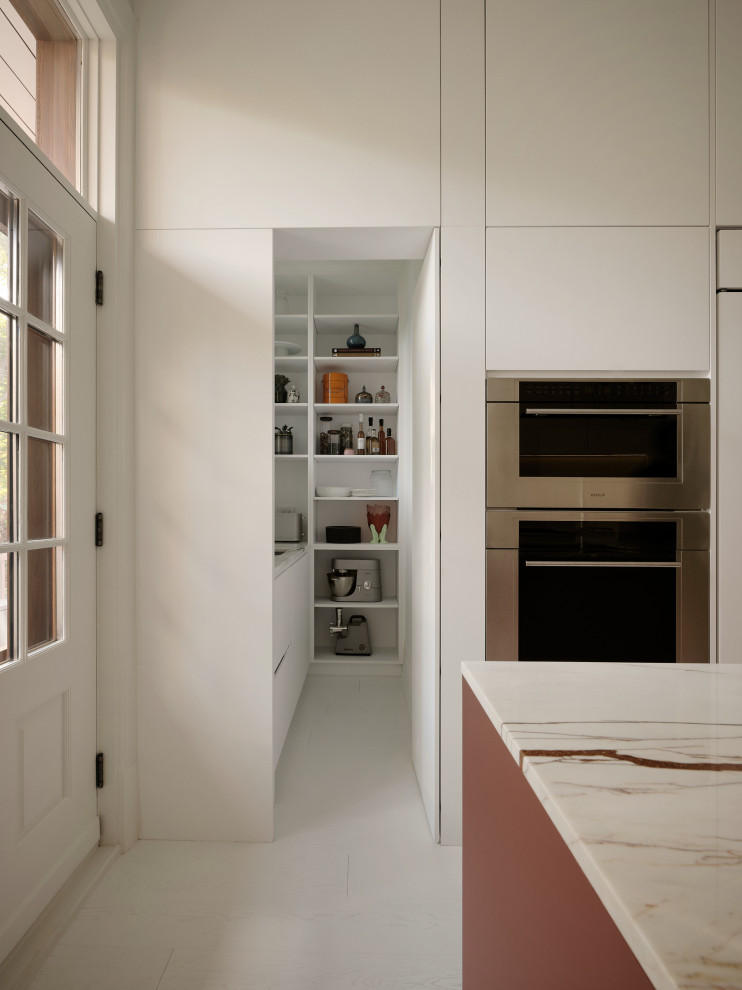 Kitchen - eclectic kitchen idea in Montreal