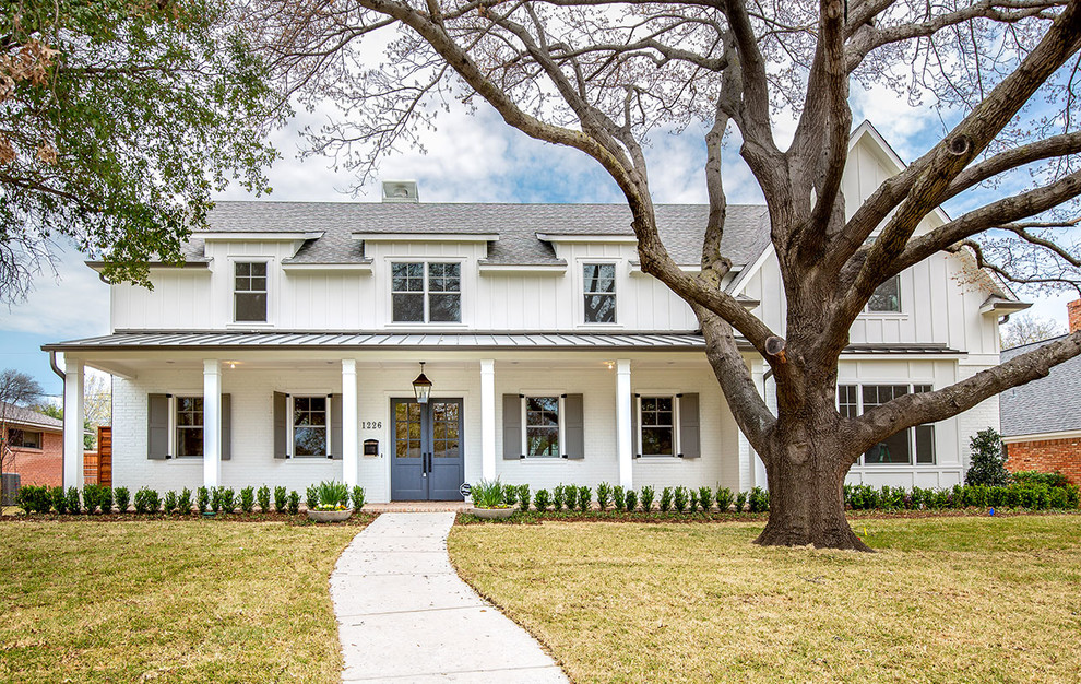 Country two-storey white house exterior in Dallas with a gable roof.