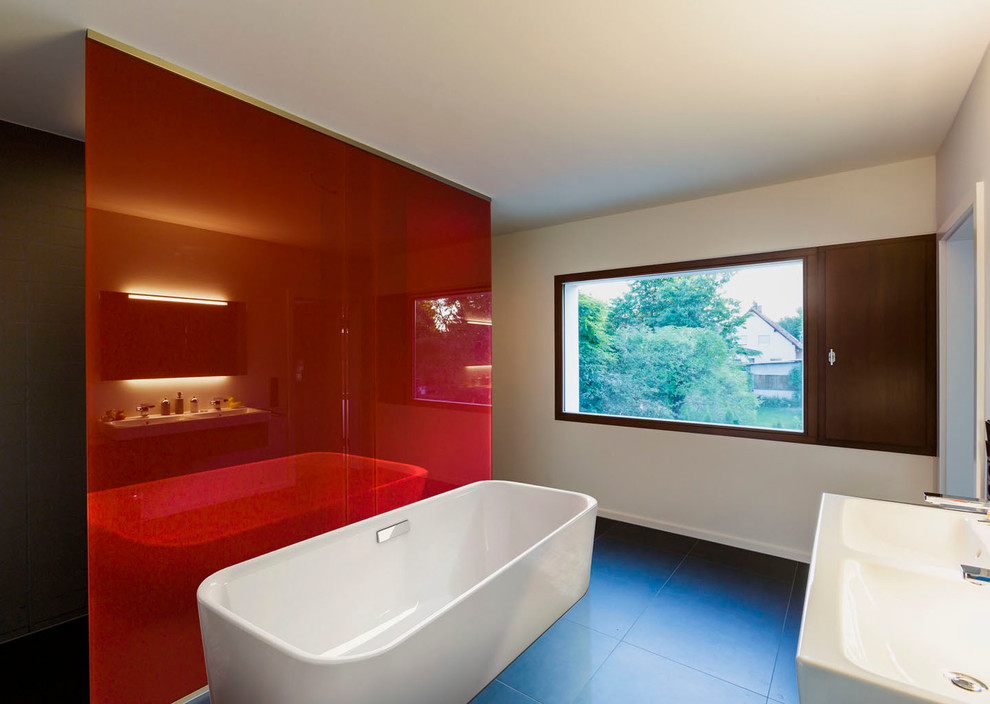 Photo of a contemporary bathroom in Leipzig.
