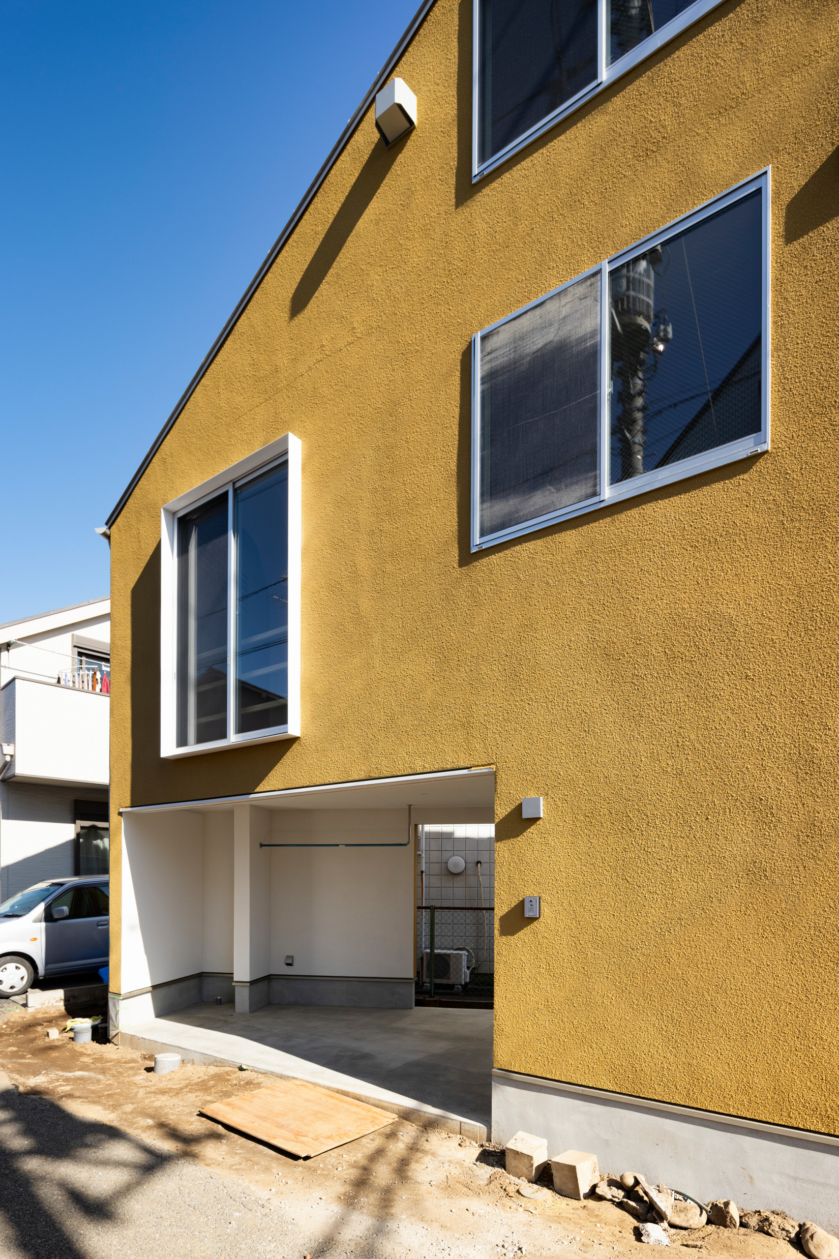 おしゃれなグレーの屋根 (黄色い外壁) の画像 75選 - 2026 年 2月