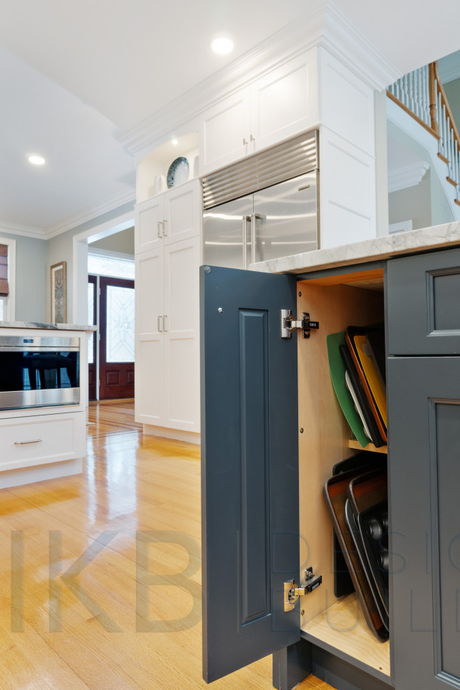 Example of a transitional home design design in Providence