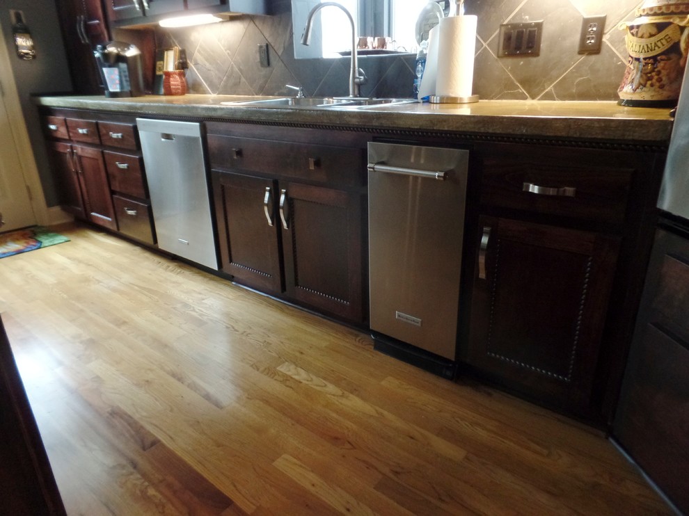 Kitchen - large transitional kitchen idea