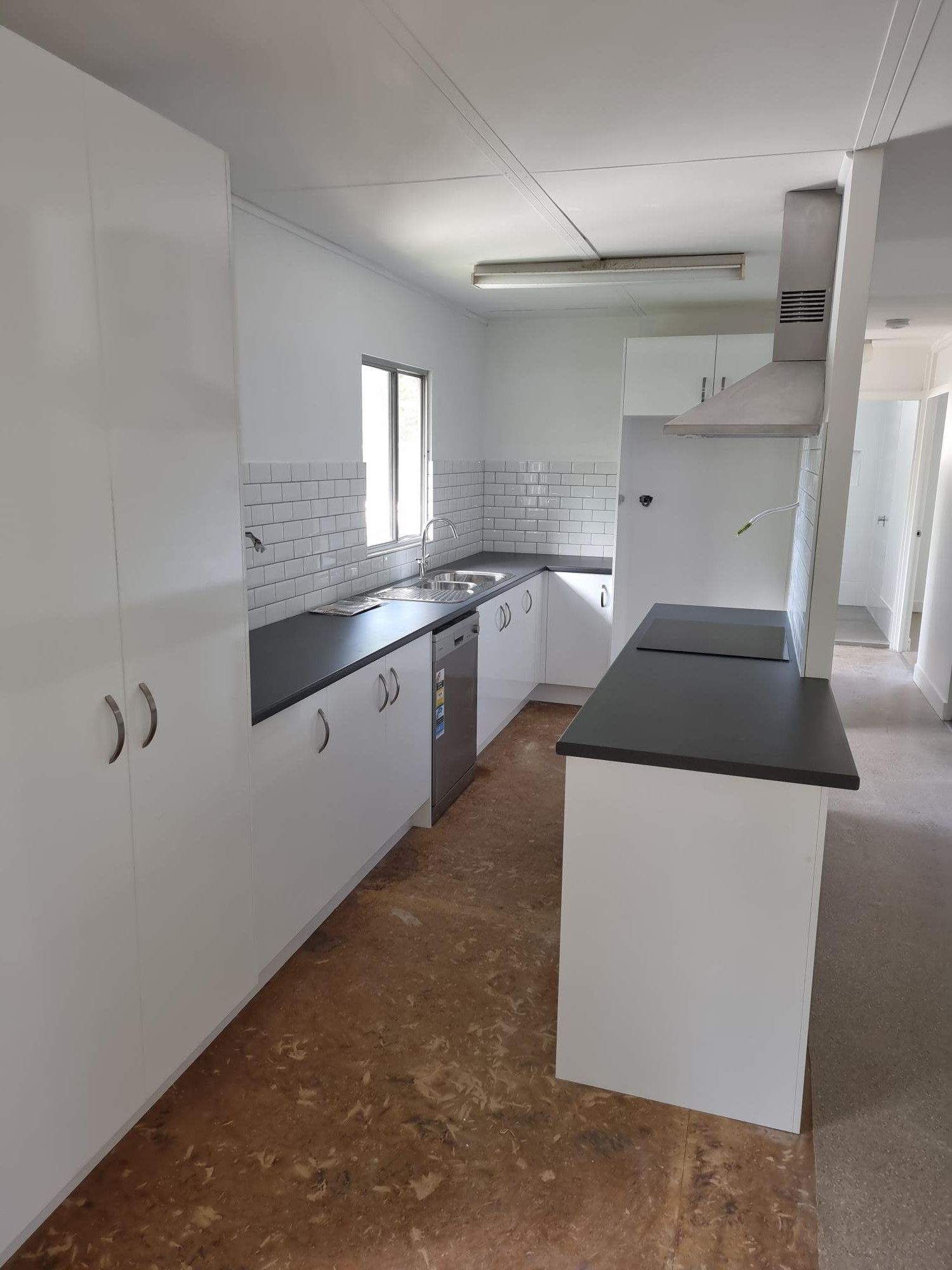 Kitchen & Bathroom