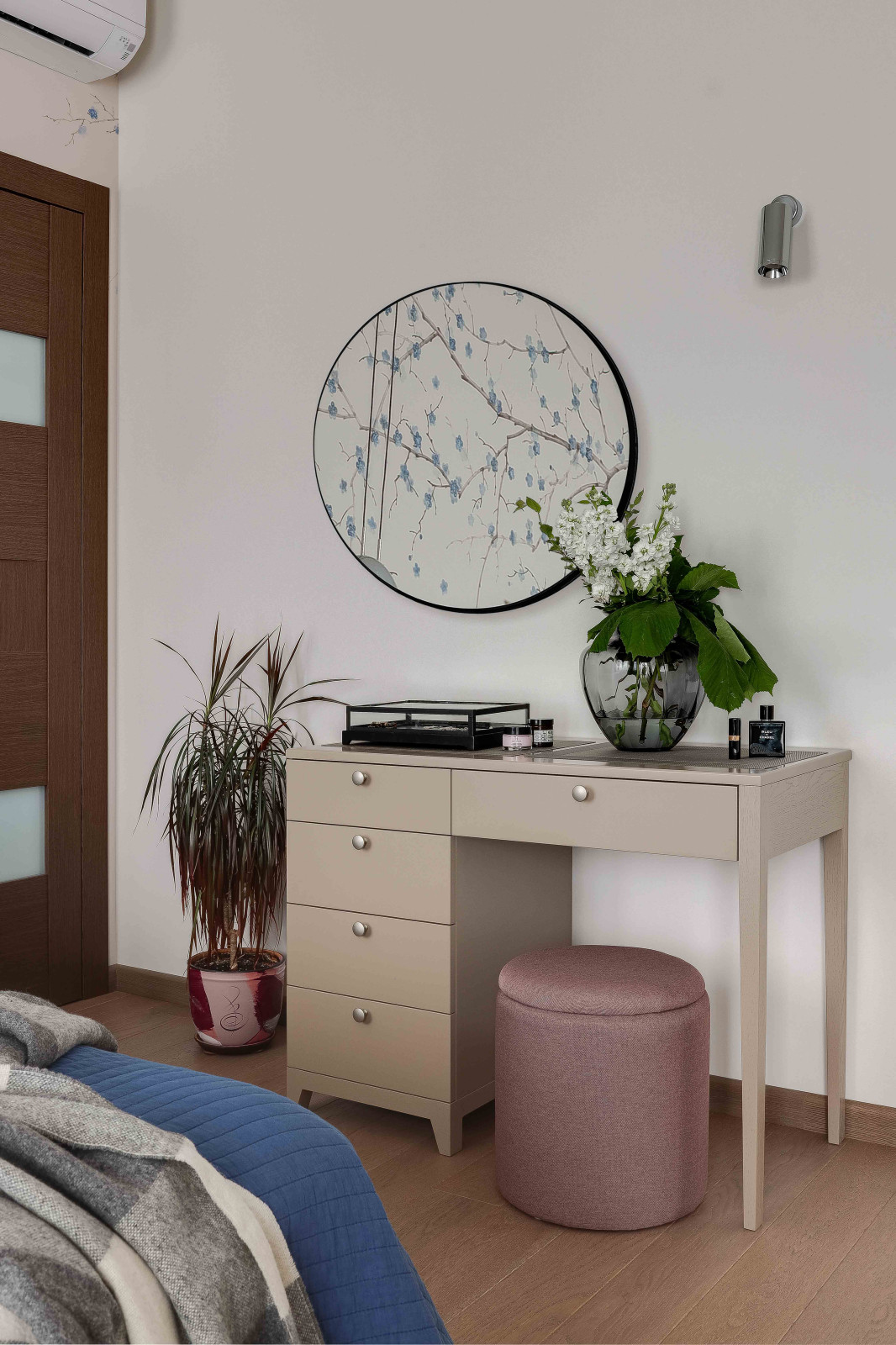 Дизайн и ремонт квартиры на улице Эльдара Рязанова — Девичья квартира