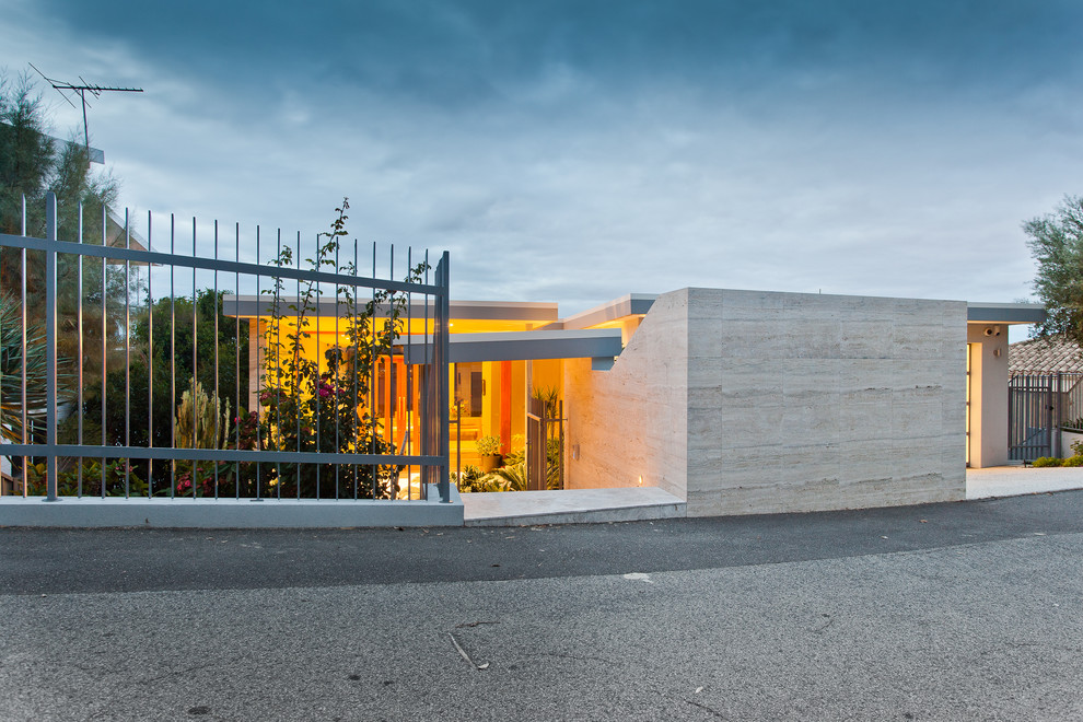 Design ideas for a contemporary exterior in Perth.